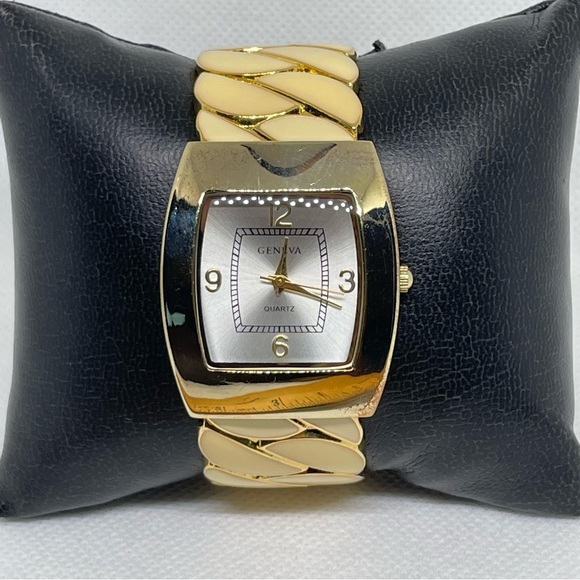 Geneva Quartz Watch‎ Woman’s Enameled Spring Loaded Clamper Band Works Properly - Picture 1 of 7